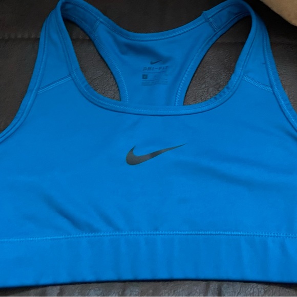Lot Nike Dri fit sports bra lot  size small/ medium - Picture 2 of 7